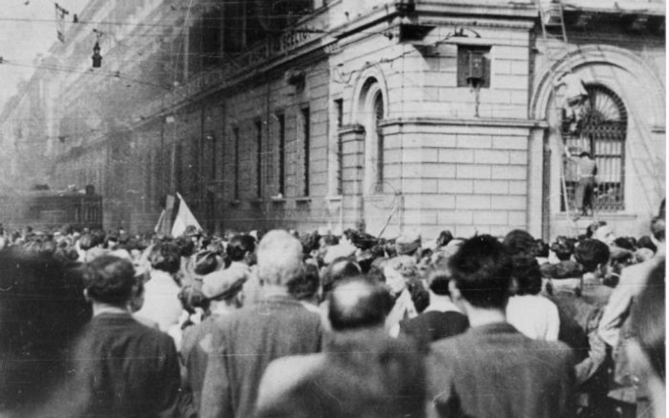 La sede fascista incendiata, Torino 25 luglio 1943