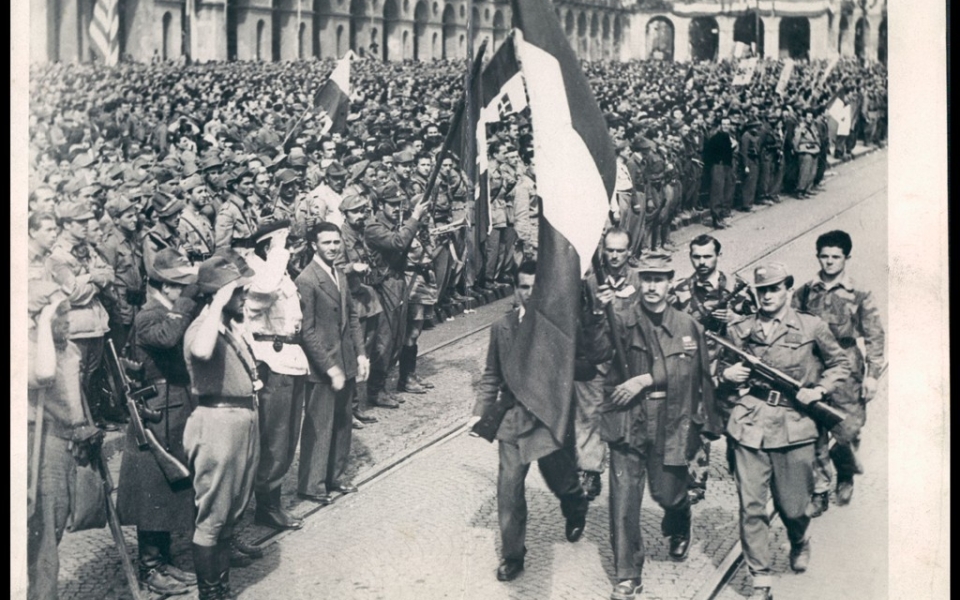 Partigiano piazza castello